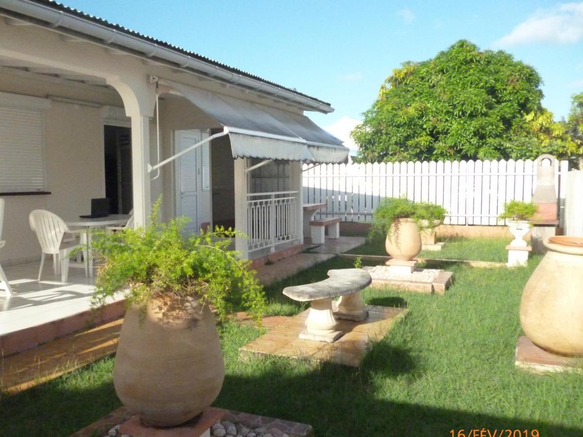 Logement Spacieux Deux Pieces A Baie Mahault Ngoại thất bức ảnh