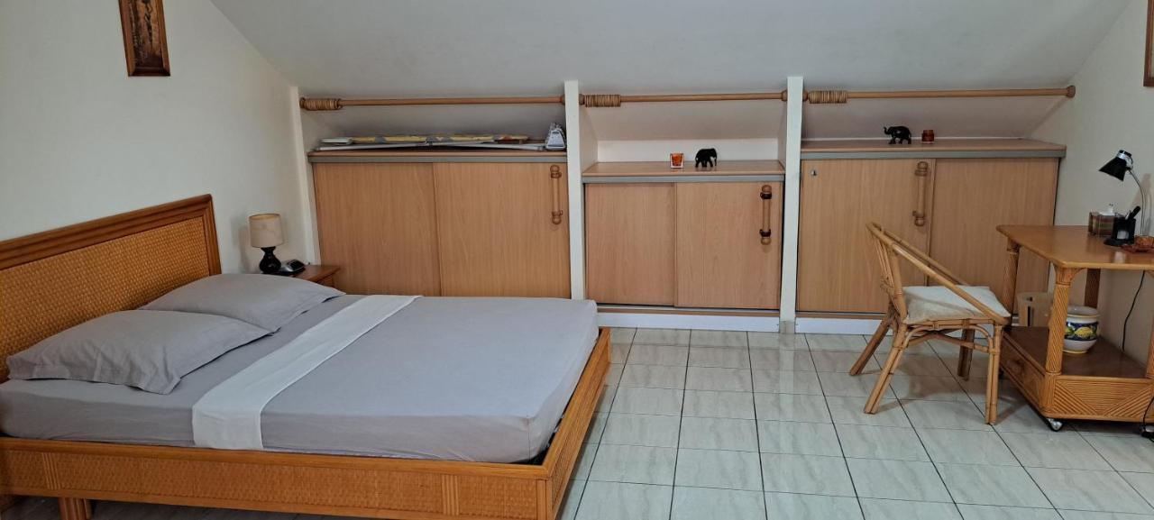Logement Spacieux Deux Pieces A Baie Mahault Ngoại thất bức ảnh