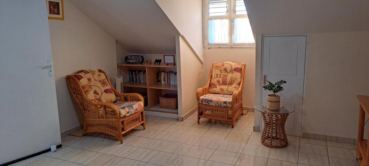 Logement Spacieux Deux Pieces A Baie Mahault Ngoại thất bức ảnh